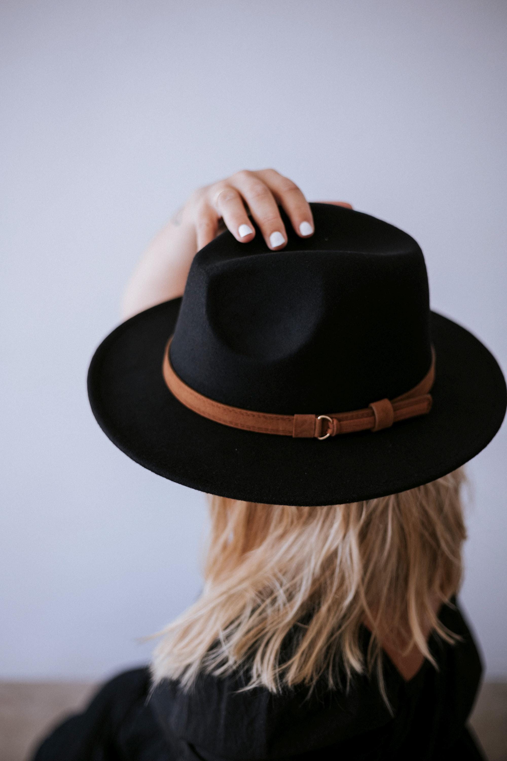 Black Wool Fedora Hat with Faux Leather‎ Band Unisex Adjustable Size Stylish and FedoraSale Faux Leather Fedora Hat - Black at Amazon Men main image 4