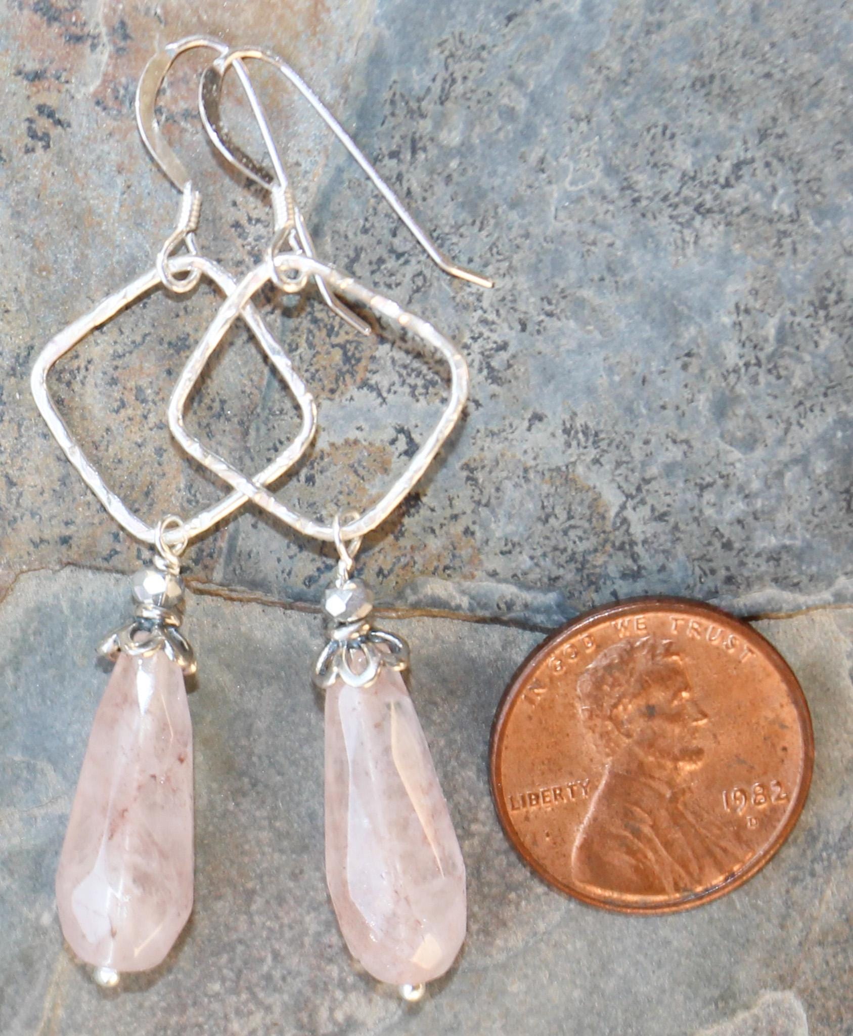 スクエアフープイヤリング、ローズクォーツイヤリング、ピンク