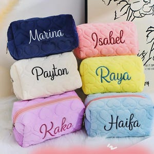 Borsa da toilette personalizzata con motivo a nido d'ape: pochette per cosmetici ricamata personalizzata