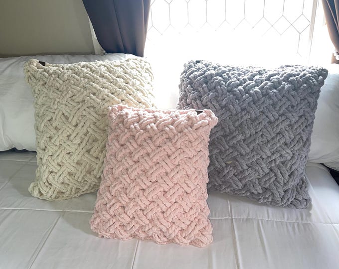 Soft decorative Throw Pillows