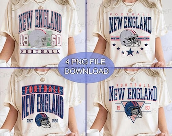 Op de afbeelding: Vier crèmekleurige t-shirts met verschillende ontwerpen met de tekst "NEW ENGLAND FOOTBALL" en een footballhelm. De ontwerpen bevatten de jaren 1960 en 1950. De tekst "4 PNG FILE DOWNLOAD" is ook zichtbaar.