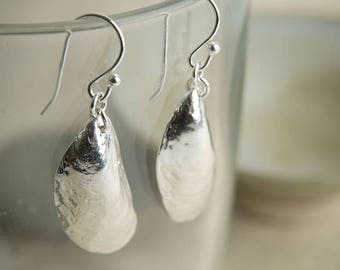 Orecchini in argento con conchiglia di cozza, orecchini con conchiglia, orecchini con conchiglia, gioielli con conchiglia, orecchini in argento, regalo per lei, festa della mamma, compleanni