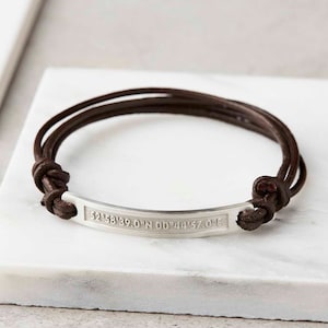 Pulsera de plata con coordenadas personalizadas, pulsera para hombre, regalo para novio, pulsera personalizada, regalo de aniversario, pulsera de cuero plateada para hombre