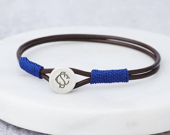 Zilveren gepersonaliseerde armband van leer en zijde - gepersonaliseerd met gegraveerde initialen op de zilveren sluiting