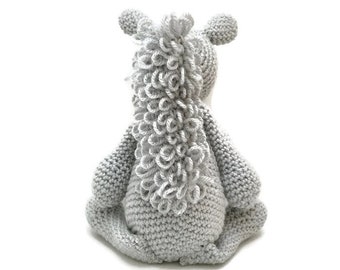 Ardilla gris de peluche tejida a crochet, ardilla amigurumi hecha a mano, animal de peluche del bosque, decoración para habitación infantil con temática de bosque, regalo para baby shower.