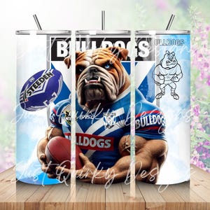 以下が含まれることがあります： ブルドッグが青と白のジャージを着て、