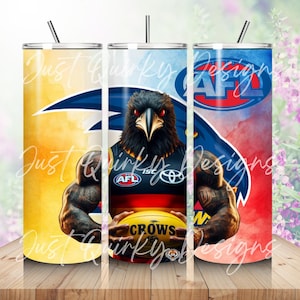 Könnte beinhalten: Ein Edelstahlbecher mit einem farbenfrohen Design, das einen Cartoon-Vogel zeigt, der ein Trikot mit den Worten "Crows" und "AFL" trägt.