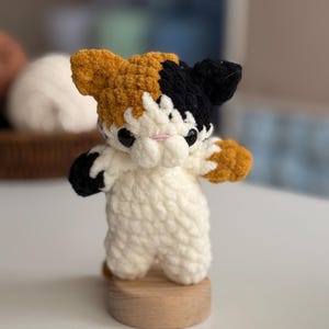Patrón PDF, mini gatitos (se les puede poner pijama) patrón en español. imagen 8