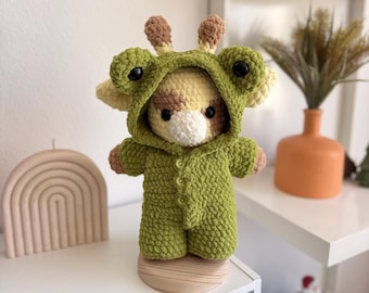 PDF pattern, mega giraffe in pajamas (frog) pattern in Spanish and English.