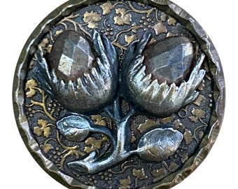 ヴィクトリア朝時代（1800年～1920年）のアンティーク真鍮ボタン