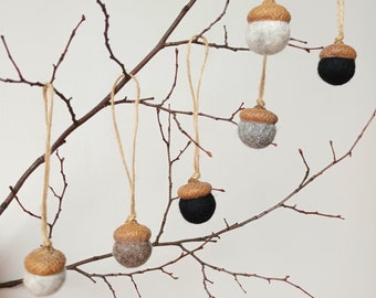Felt Acorns, 8 Wool Acorns, Christmas Tree Decor, Acorn Ornaments, Black Grey Brown Acorns, Cottage Decor, Woodland Wedding Favor, Waldorf
