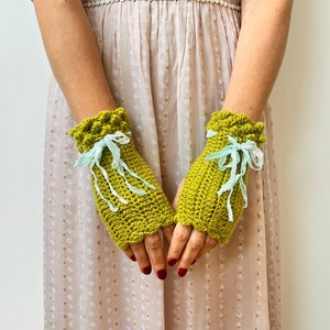 Green Fingerless Gloves, Arm Warmers Womens, Green Fingerless Mittens, Woodland Wrist Warmers, Winter Knit Gloves, Cottagecore Gloves, Gift