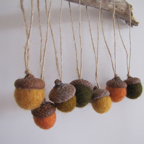 Felt Acorns, 8 Wool Acorns, Fall Tree Decor, Acorn Ornaments, Acorn Montessori, Cottage Decor, Woodland Wedding Favor, Rustic Table, Waldorf