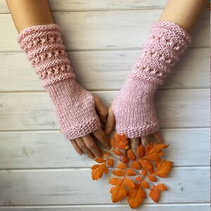 Gants végétaliens, chauffe-bras sans doigts, gants violets femmes, gants tricotés à la main longue, mitaines textuelles, chauffe-poignets dhiver, cadeau de Noël Rose