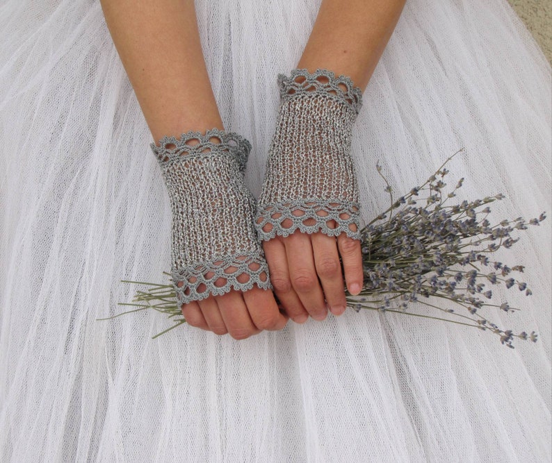 Mitaines d'été, Gants de mariée en dentelle, Gants en crochet jaunes, Gants en coton, Gants de demoiselle d'honneur, Gants de mariage, Gants de style vintage Gris