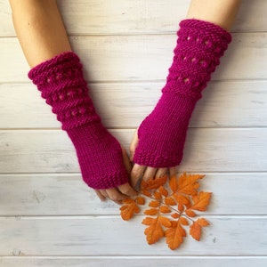 Gants végétaliens, chauffe-bras sans doigts, gants violets femmes, gants tricotés à la main longue, mitaines textuelles, chauffe-poignets dhiver, cadeau de Noël Fuchsia