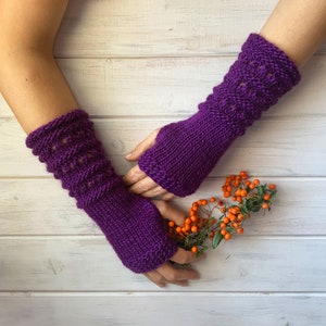 Gants végétaliens, chauffe-bras sans doigts, gants violets femmes, gants tricotés à la main longue, mitaines textuelles, chauffe-poignets dhiver, cadeau de Noël Violet