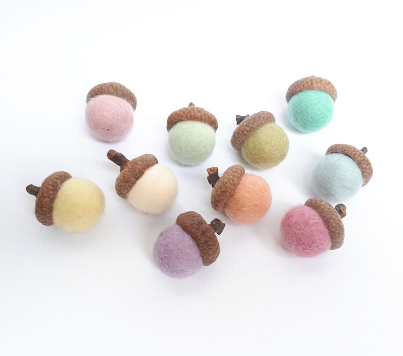 Felt Acorns, Pink Green Acorns, Easter Decor, Montessori Acorns, Wool Acorns, Woodland Wedding Favors, Fairy Nursery Decor, Montessori Play imagem 7