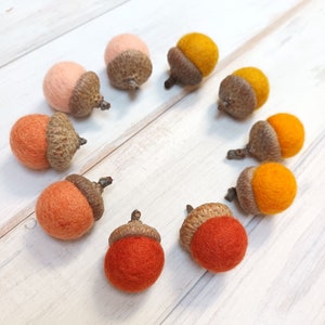 Felt Acorns, Wool Acorns, Fall Acorn Ornaments, Acorn Montessori, Cottage Decor, Woodland Decor, Wedding Favor, Rustic Table, Thanksgiving image 2