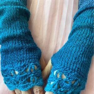 Long Fingerless Gloves, Blue Arm Warmers, Crochet Gloves, Womens Blue Gloves, Winter Elegant Gloves, Boho Wrist Warmers, Teal Gloves 画像 6