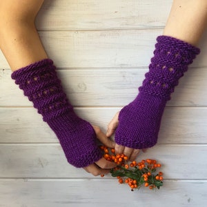 Gants végétaliens, chauffe-bras sans doigts, gants violets femmes, gants tricotés à la main longue, mitaines textuelles, chauffe-poignets dhiver, cadeau de Noël image 3