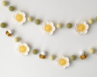 Daisy Garland, Garden Nursery Decor, Bees Flowers Bunting, Boho Girls Decor, Baby Shower Bunting, Summer Felt Garland, White Party Garland