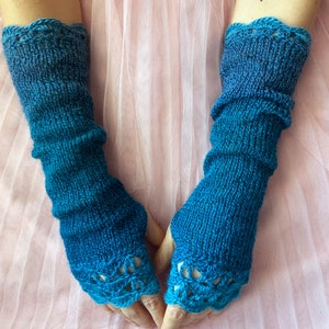 Long Fingerless Gloves, Blue Arm Warmers, Crochet Gloves, Womens Blue Gloves, Winter Elegant Gloves, Boho Wrist Warmers, Teal Gloves 画像 2