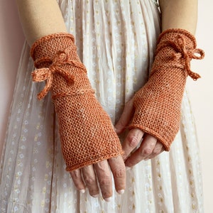 Long Fingerless Gloves, Brown Arm Warmers, Winter Fingerless Mittens, Wool Wrist Warmers, WoodLand Gloves, Brown Knit Mittens, Forest Gloves オレンジ