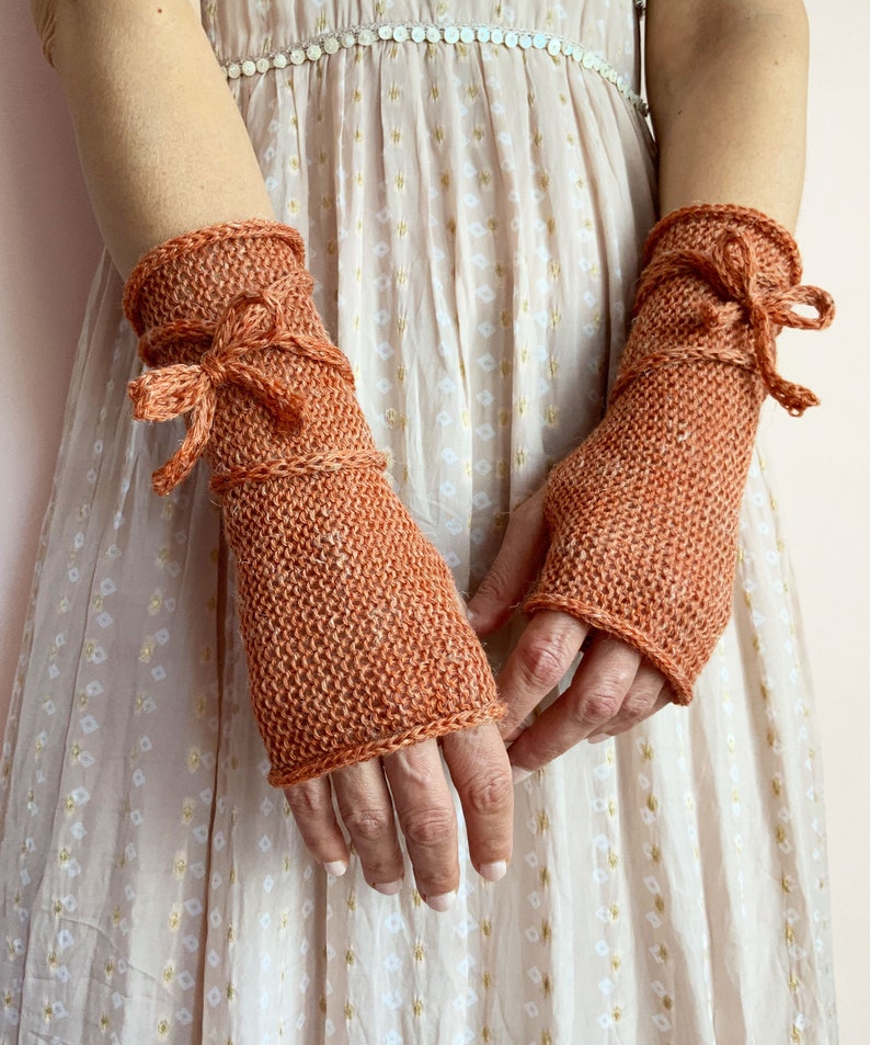 Long Fingerless Gloves, Brown Arm Warmers, Winter Fingerless Mittens, Wool Wrist Warmers, WoodLand Gloves, Brown Knit Mittens, Forest Gloves Laranja