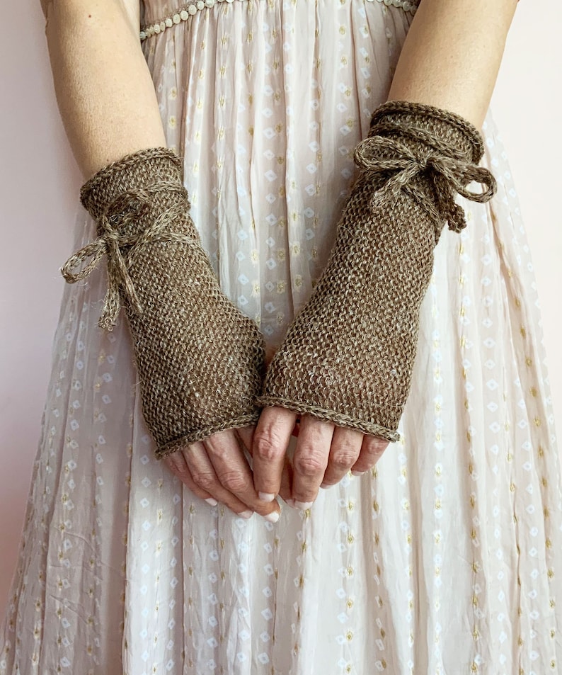 Long Fingerless Gloves, Brown Arm Warmers, Winter Fingerless Mittens, Wool Wrist Warmers, WoodLand Gloves, Brown Knit Mittens, Forest Gloves ブラウン