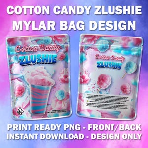 Puede incluir: Diseño de bolsa Mylar con tema de algodón de azúcar. La parte delantera de la bolsa presenta una bebida y piruletas de algodón de azúcar rosa y azul. El texto dice "Cotton Candy Zlushie". La parte posterior de la bolsa tiene el mismo diseño. El texto dice "Print Ready PNG - Front/Back Instant Download - Design Only".