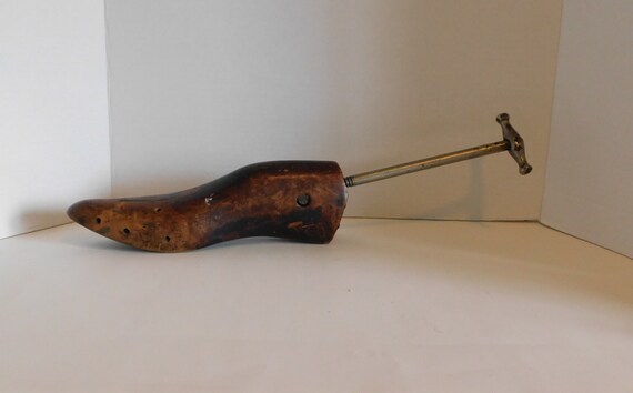 mechanical shoe stretcher