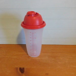 Tupperware Red Lid Gravy Shaker 