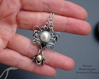 Sterling Silver Necklace With a Goblet-Shaped Wire Pendant Black Onyx, Waterfresh Pearl Bead and Champagne Swarovski.