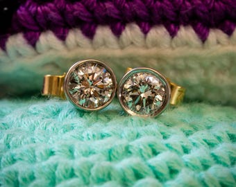 Vintage Diamond Stud Earrings, 0.75ctw in 18ct Two Tone Gold.