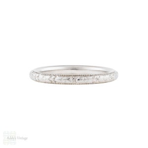 Engraved 18ct Art Deco Floral Engraved Wedding Ring by Lohengrin, Size H / 4.