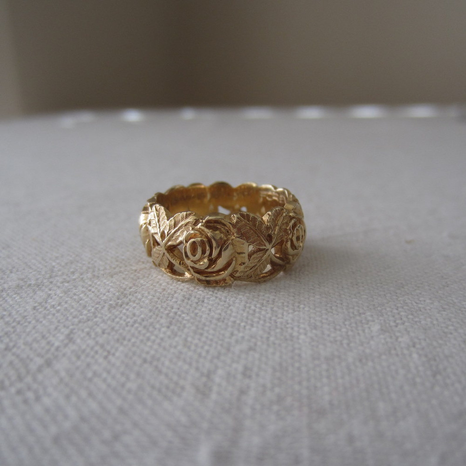 Vintage Wedding Band. ArtCarved. 1970s. Floral Rose