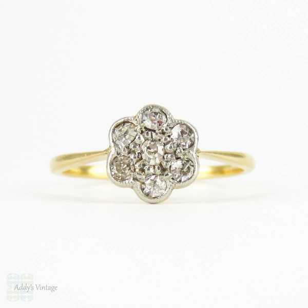 Antique Daisy Engagement Ring, Diamond Flower Shape Cluster Ring in Floral Shape in 18 Carat & Platinum, Circa 1900s.