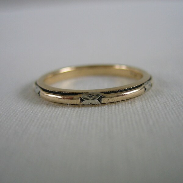 Vintage ArtCarved Wedding Band. Yellow and White Gold Floral. Size 4.5 US. Addy on Etsy.