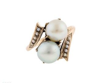 Victorian Grey & White Cultured Pearl Toi et Moi Bypass 14k Gold Ring.