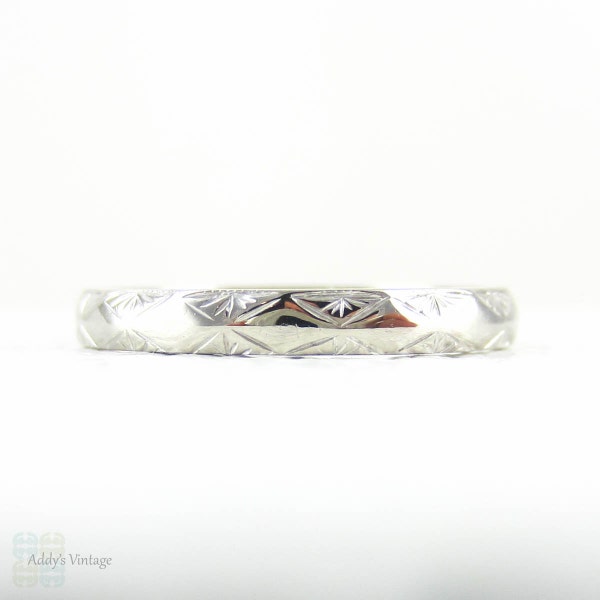 Vintage Engraved White Gold Wedding Ring, Mid 20th Century Geometric Shape, Foliate Engraved Band, 1950s. Size M / 6.25.