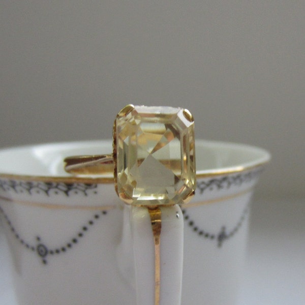 Vintage Citrine Ring. Yellow Citrine in Yellow Gold. Addy on Etsy.