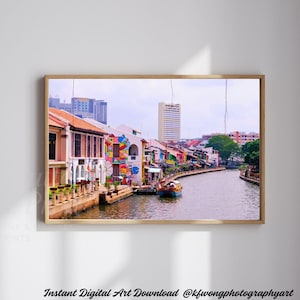 Colorful Melaka River Scene – Malaysia Street Photography Wall Art – Vibrant Colonial Architecture & Boat View #MY01A10