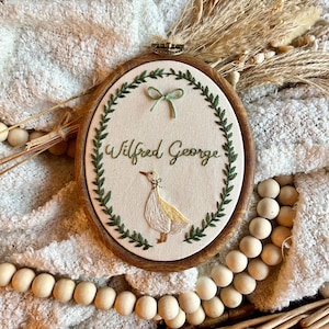 Personalized Green Goose Embroidery Hoop – Vintage Style Nursery Decor – Custom Name Heirloom Baby Gift – Hand-Embroidered Wall Art