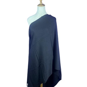 Handwoven Cashmere Shawl – Traditional Pashmina Craft from Nepal 34
