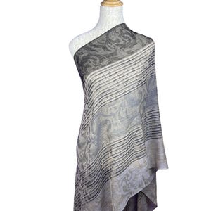 Nepalese Cashmere Scarf – Traditional Pashmina for Elegant Style 10