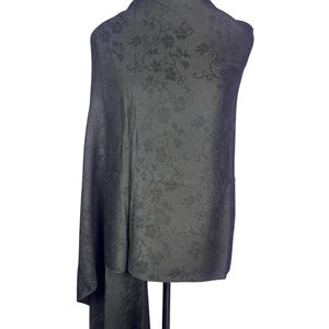 Handcrafted Cashmere Scarf from Nepal – Classic Pashmina for Luxury Lovers 29