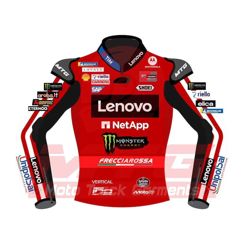 Puede incluir: Chaqueta de carreras roja y negra con logotipos de patrocinadores como Lenovo, Monster Energy y Frecciarossa. La chaqueta presenta un cuello alto y detalles en negro en los hombros y las mangas. La chaqueta est&aacute; dise&ntilde;ada para carreras de motos.