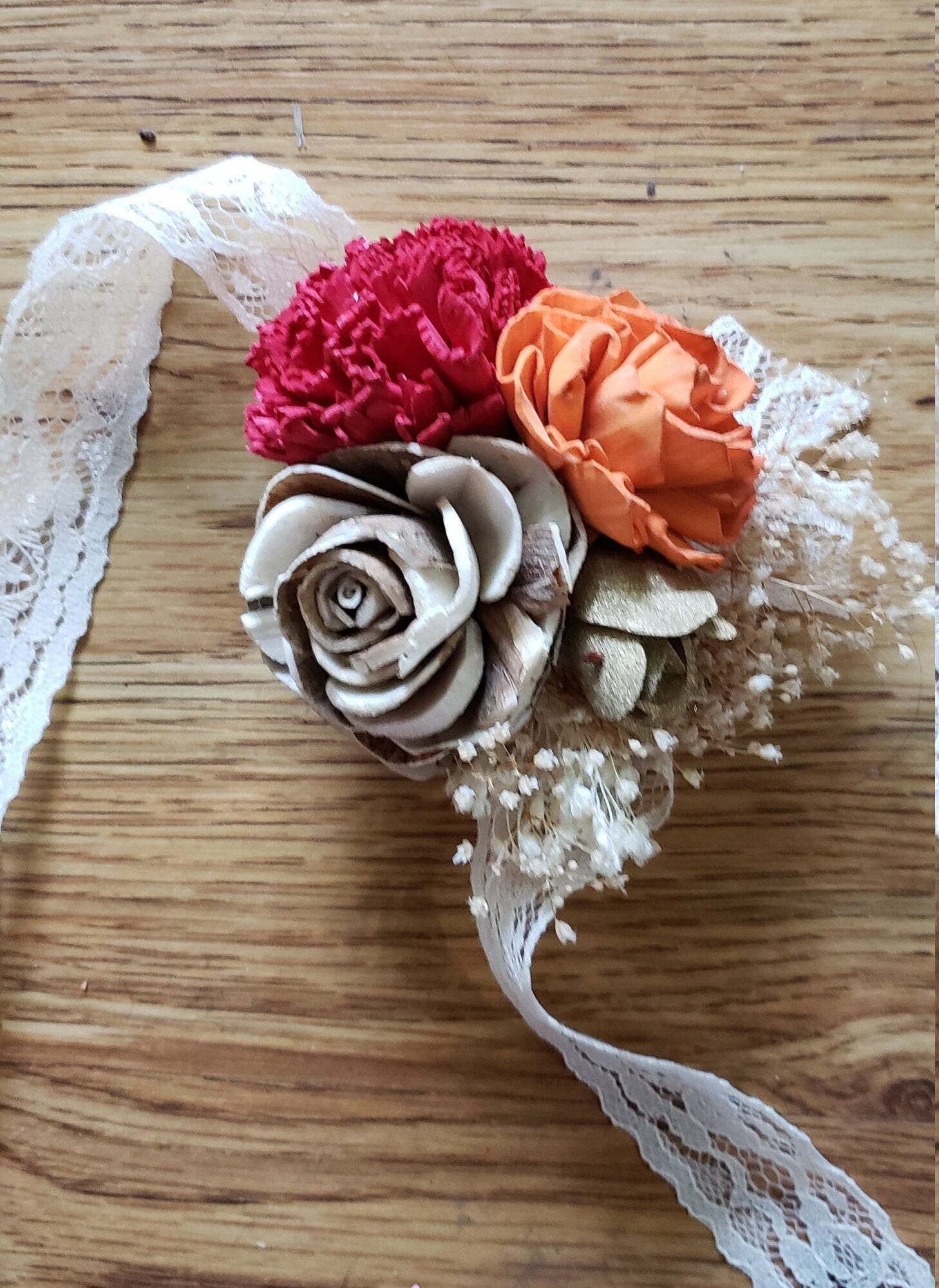 Corsage d'automne au poignet, Corsage de fleurs en bois de sola