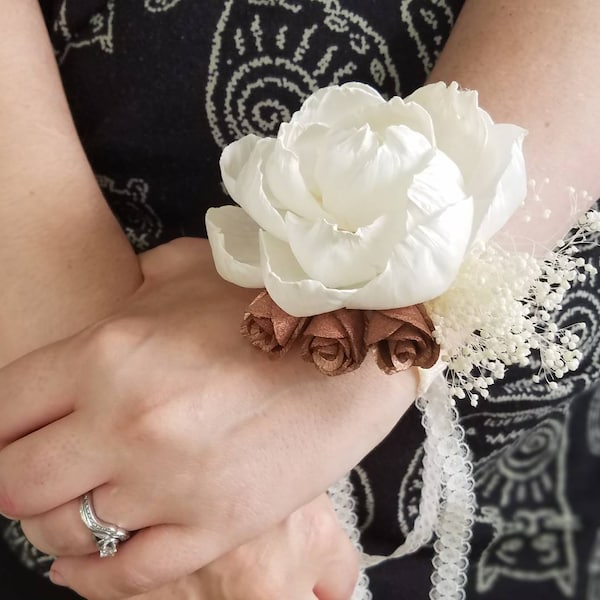 Corsage de fleur en bois, corsage de fleur de sola, corsage de pivoine, fleur de bois de sola, corsage ivoire, corsage rustique, mère de la mariée